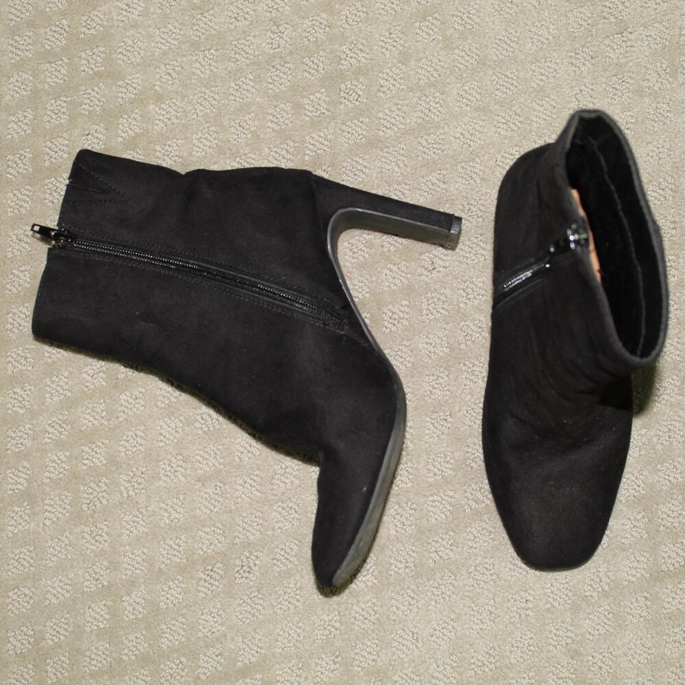 Bamboo Sz 7 Black Faux Suede Ankle 3.5" Heeled Boots